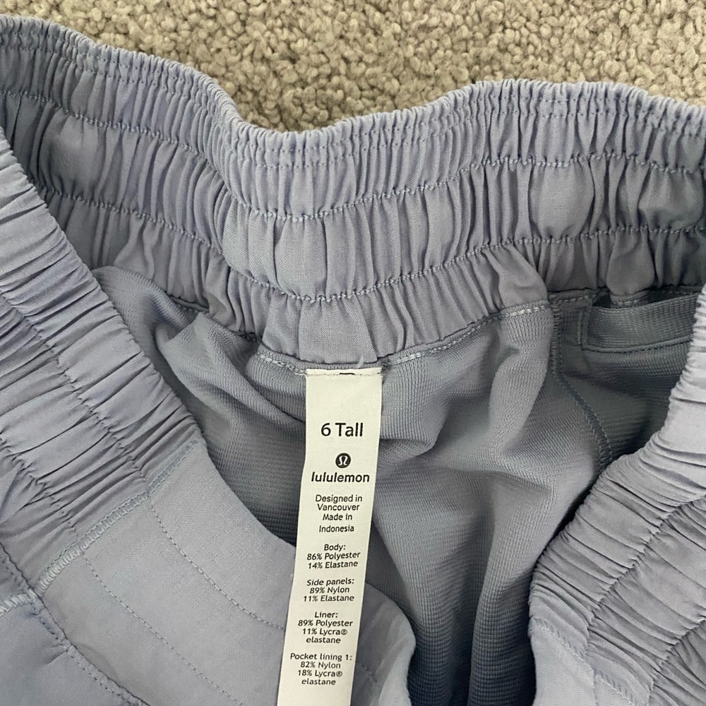 Lululemon hotty hot shorts- Light purple color size 6 tall never worn